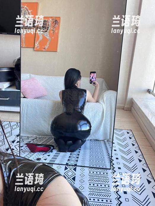 微密圈 - 私房图片里的小奶牛，让120斤的小王同学教教我们天真无邪的意义？