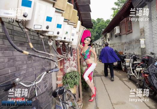 AISS爱丝(黄金版) - 索菲和她的写真：长腿妹纸，走到哪儿都能撩到