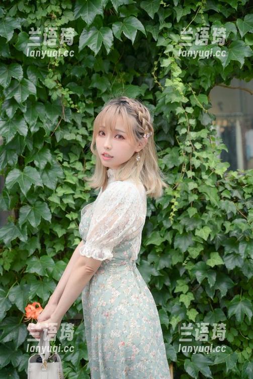 ElyEE子带来超有趣的C-Viperspecial全套图包，无论怎么聊都不会厌倦！