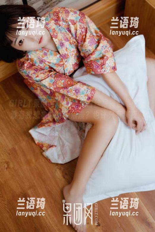 GIRLT果团网 - 周妍希白丝写真合集中有没有我想象的那种浪漫？也许只有深夜咖啡静静陪伴！