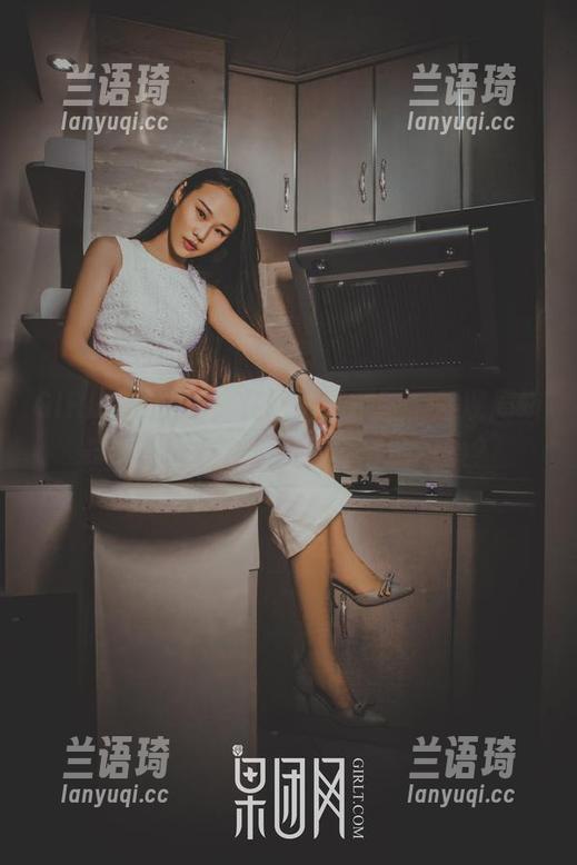 GIRLT果团网 - 在网盘里探险，发现周妍希的连体衣合集！这是美的召唤？