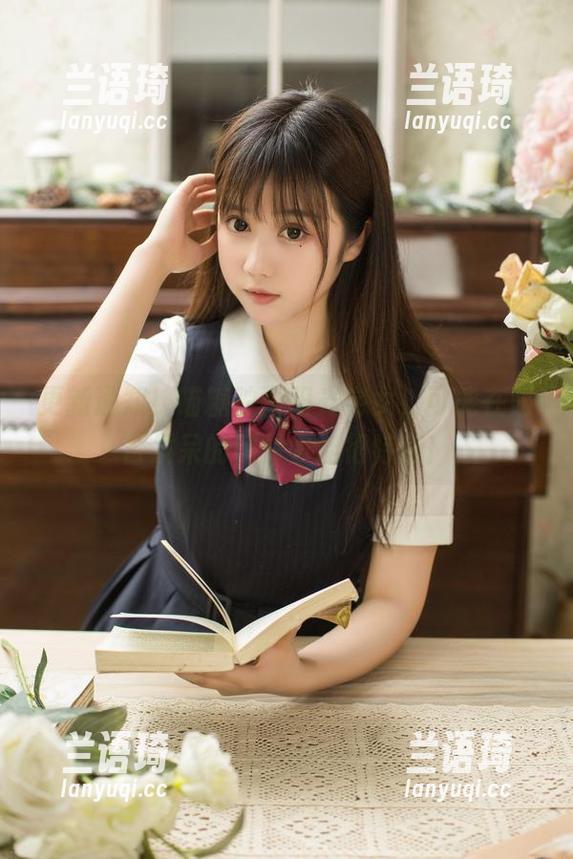 更新通知！喵糖映画阳光宅女，可能在阳台发呆的照片也能很特别！