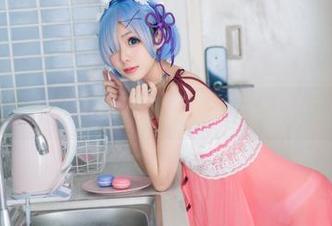 看喵糖映画的写真，窗边暖阳是炫耀了，但我的眼睛却避不开。