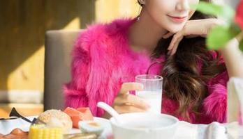 MiStar魅妍社 – 赵欢颜Jessica全套护士装，原图神情，打你脸上不痛不痒的俏皮一针。
