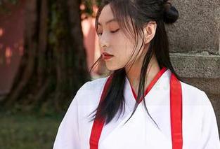 MiiTao蜜桃社 – 韵莉娜VANILLA的私拍欢乐合集：穿上和服，我的腿都变成小板凳了！