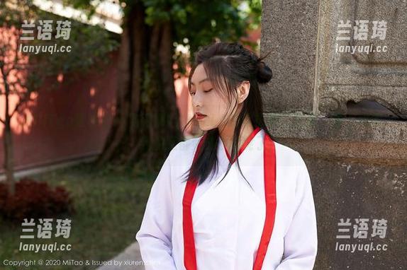 MiiTao蜜桃社 - 韵莉娜VANILLA的私拍欢乐合集：穿上和服，我的腿都变成小板凳了！