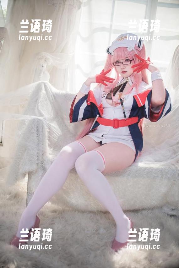 Natsuko夏夏子的照片，长腿长得我不知不觉就停留在那儿了...
