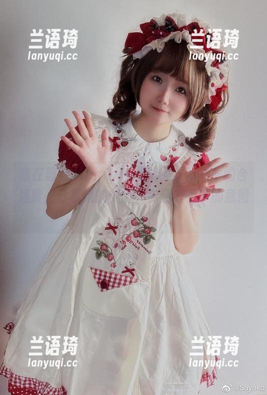 我在思考Sayako＿今年4岁体操服的合适度，分享她的美图其实还有更多的意图？