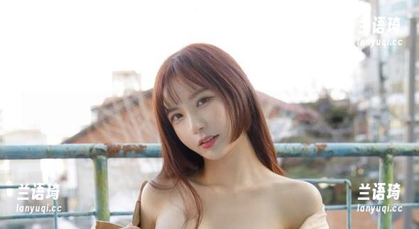 Seoyool(서율)的图集下载来啦！草莓内裤和灯笼裤，挺个性，绯闻不如自己看。