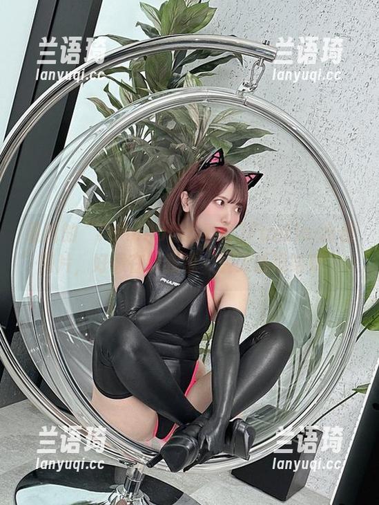 最新的“Tomiko(とみこ)Fantia-水着”图片，好像在跟我说“夏天还没结束”。