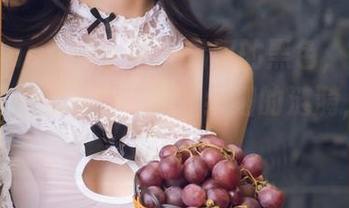 TouTiao头条女神 – 易阳的黑色，图集里有种隐藏的复杂，像是细细的涟漪，慢慢荡开。