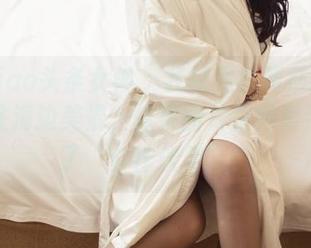 TouTiao头条女神 – 我以为李丽莎的私拍只关注海边美景，结果图片里她和海鸥成了“合作伙伴”！