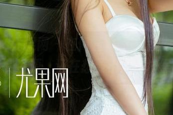 UGirls尤果网 – 在何嘉颖的教室里，发现了免费资源，还在想要不要拿块黑板？