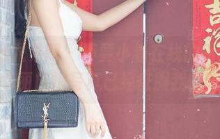 UGirls尤果网 – 不要小看在线的小潘鼠，这华丽旗袍写真已经征服我的眼睛
