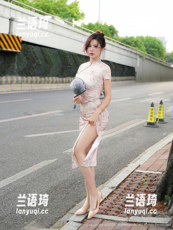 Xiuren秀人网 - 看，兔子NINA的万圣节，全套画风摇曳生姿。