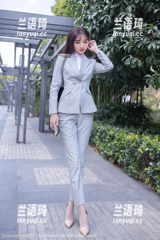 Xiuren秀人网-司妃SL Xiuren秀人网 - 司妃SL的圣诞图集,下载动手速度够快吗?要不然就等变成春天了…