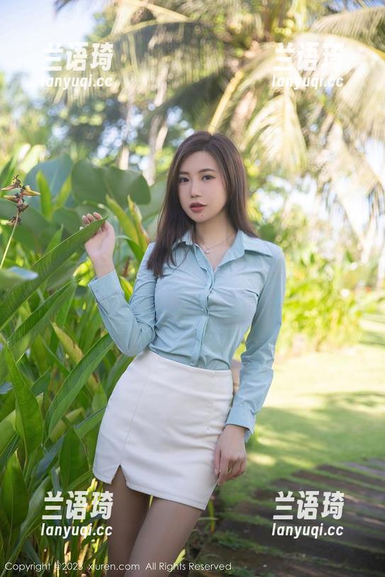 Xiuren秀人网 - 私房美图：夏甜甜的旗袍秀，穿错了真该罚款。