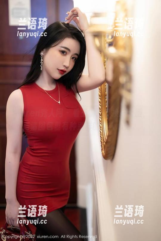 Xiuren秀人网 - 看王俪丁呀换护士服，高清图包里有种别样的让人心安。