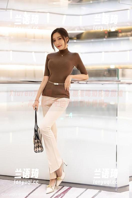 Xiuren秀人网 - 当软糖爱喝奶化身厨娘：高清图集中的卷饼和小情趣。