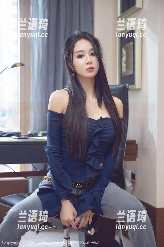 YouMi尤蜜荟 - 周妍希的棉袜构图真是精致，图库看得我心痒，就差按下下载按钮了！