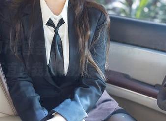 YouMi尤蜜荟 – 玥儿玥er毛衣：这情调，简直让我想在沙发上窝成一团。