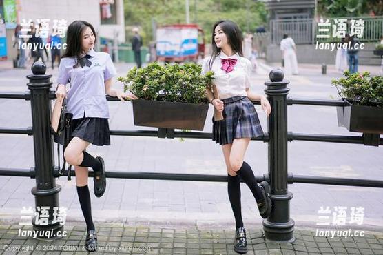 YouMi尤蜜荟 - 原图探访—黄歆苑的美足，一种难以言表的吸引力。