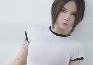 神秘的Yuka(유카)，穿上无圣光的丝袜套图，说不出的俏皮。