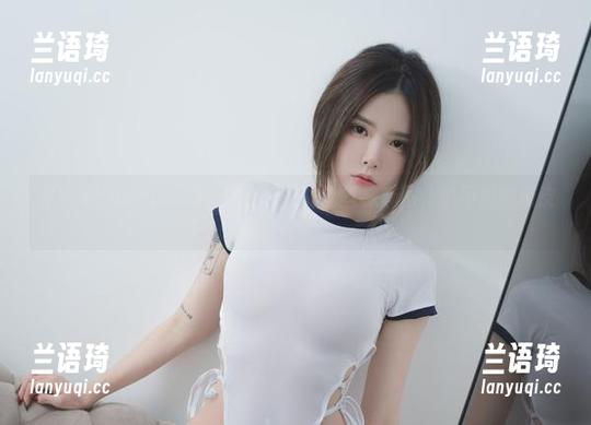 神秘的Yuka(유카)，穿上无圣光的丝袜套图，说不出的俏皮。