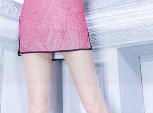 beautyleg – Momo在美足写真中展现出何谓‘要用脚征服全世界’！