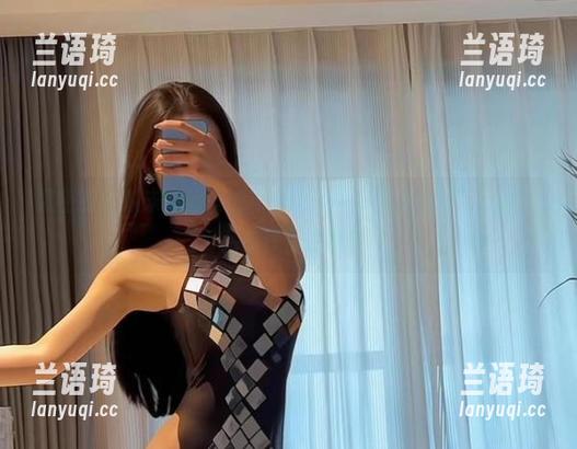 微密圈 - 从未体验过的不爱笑的赛琳私拍图包，付费5.20后或许你就懂了。