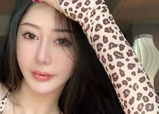 微密圈 – 当福利遇上不爱笑的赛琳！她的自拍原图也太养眼了吧，就像是日常写照。