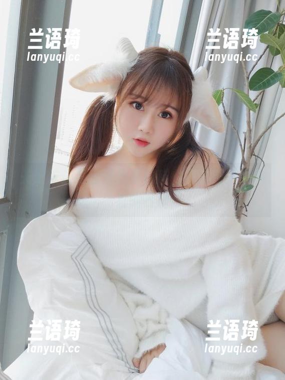 关于依依超级懒和羊咩咩，高清图片中藏着的日常