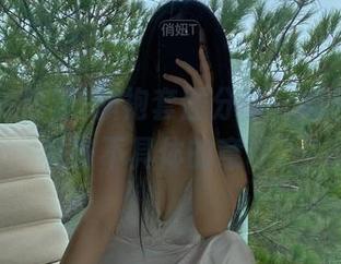 微密圈 – 俏妞t旗袍套图分享，细节处都藏着些不具体的意味。
