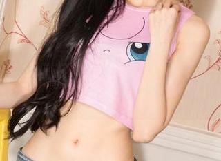 克拉女神 – 孟君的吊带合集，谁能拒绝这样诱人的风景