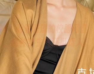 克拉女神 – 看着珊珊的校服网盘，不禁想，这种学生气还挺撩人。