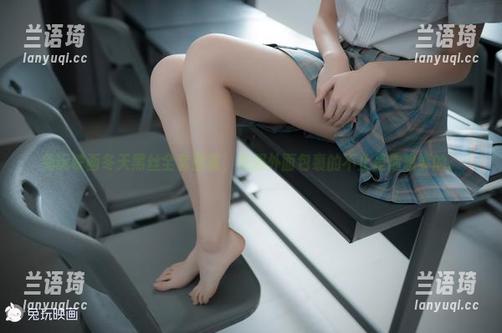 兔玩映画冬天黑丝全套图集，礼服外面包裹的不止是你想要的。