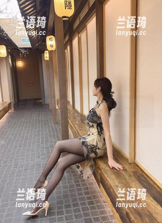 微密圈 - 好奇心泛滥，这个高清合集中的周妍希秘书，简直让我停不下来。