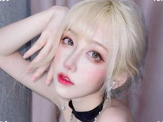 下载一份啾小妍Deer的暗夜猫女，满分带感的点滴喵