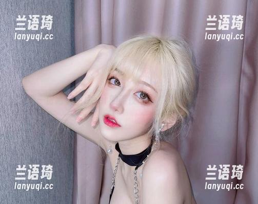下载一份啾小妍Deer的暗夜猫女，满分带感的点滴喵