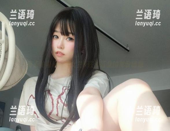 有点的福利：看女主K在浴缸里的那份随意