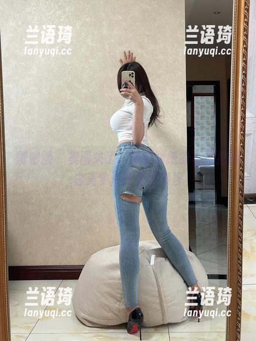 微密圈 - 美图来了，奶宝妹纸的私拍把纯白美学提升到新高度