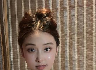 微密圈 – 看那白色蕾丝，真有种想看个遍的冲动，奶雯，求你不要再让我分心！