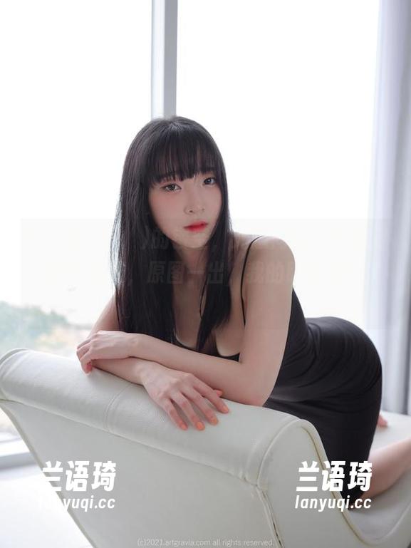 姜仁卿(강인경)的镂空，无意间让人也想穿上那件衣服，原图一出，我的眼睛都亮了！