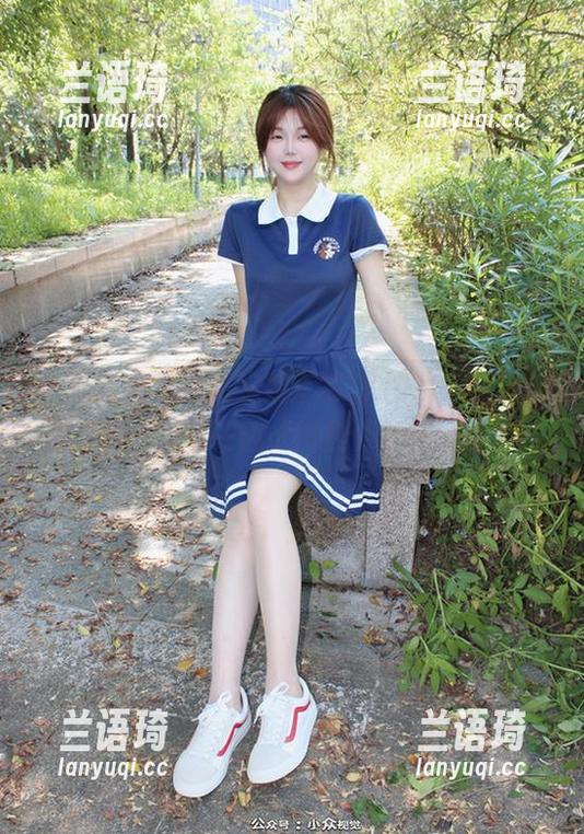 小众视觉 - 这组思姐定制JK图片，没想到的是我一边看一边试图找个画框挂墙上！