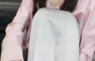 小众视觉 – 惠子的泳池：高清版，壁纸里的水花四溅！