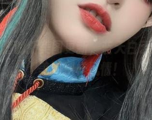 小和甜酒的新美图更新，蓝天白云下，霞沢美游别样风情！