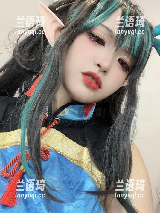 小和甜酒的新美图更新，蓝天白云下，霞沢美游别样风情！
