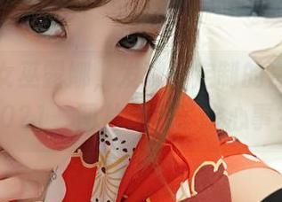 找到小女巫露娜，发现她定制的白色恋人2021，图片里藏了啥心事？