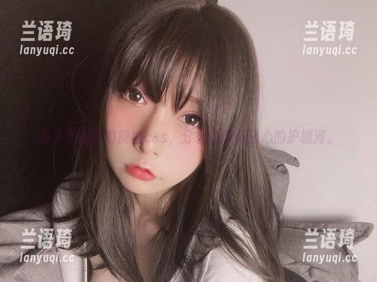 小泉学姐吖的旗袍cos，分享这波萌化心的护城河。