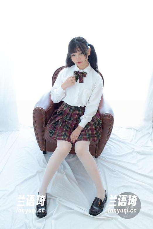 少女秩序 - 千澄的私房写真：职业装也能穿得慵懒如午后猫咪